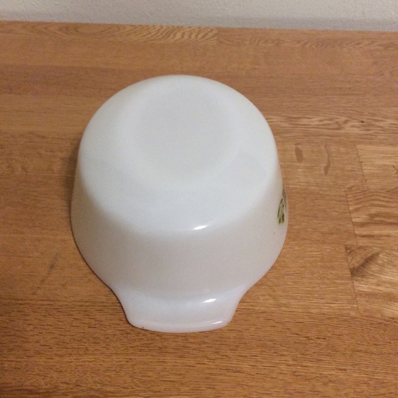 Milk Glass Vintage Bakeware Made in USA - Picture 3 of 5
